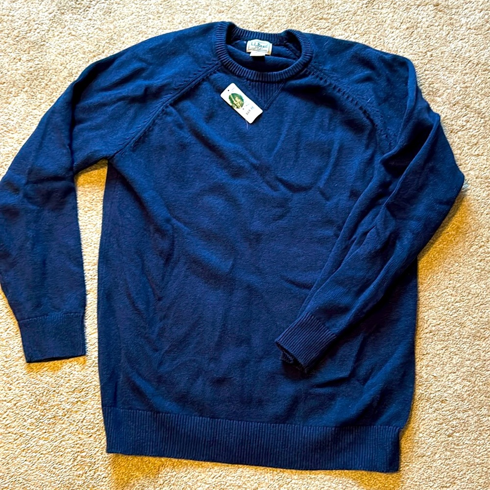 Men’s L.L. bean wicked soft cotton cashmere sweater in classic navy.